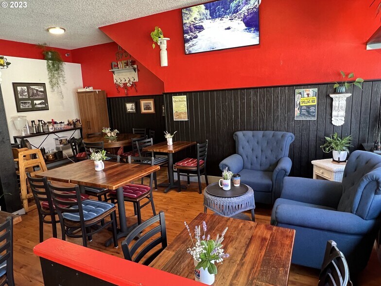 More Photos Of 819 Main St, Cottage Grove Restaurant For Sale