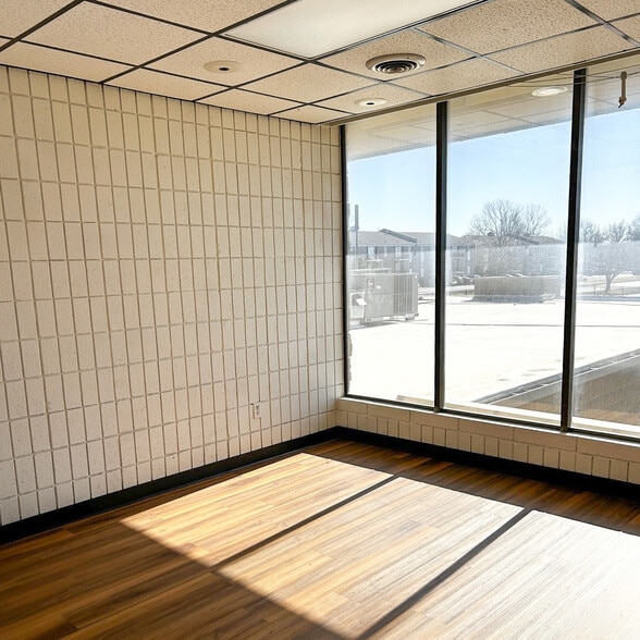 More Photos Of 5350 E 46th St, Tulsa Office For Lease