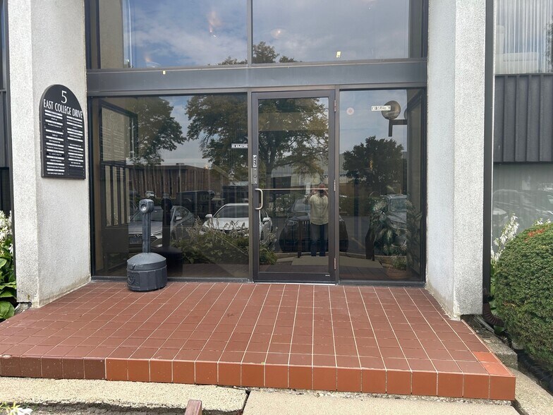 More Photos Of 5 E College Dr, Arlington Heights Office For Sale
