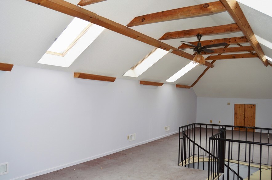 More Photos Of 66 Old Rochester Rd, Dover Office For Lease