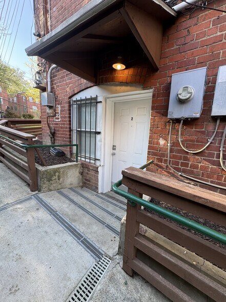 More Photos Of 3130 Buena Vista Ter SE, Washington Apartments For Sale