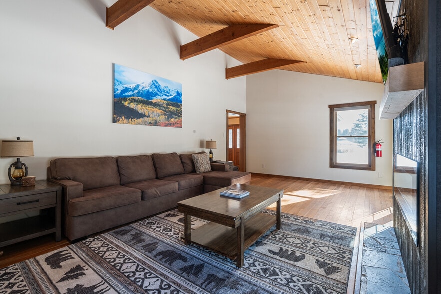 More Photos Of 1845 Hodgson Rd, Whitefish Hotel For Sale