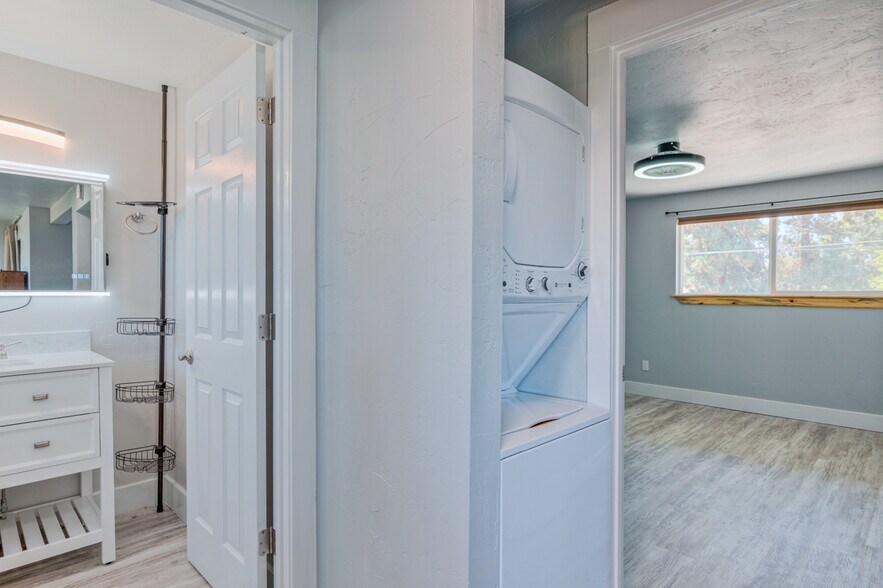 More Photos Of 404 SE Railroad St, Bend Apartments For Sale