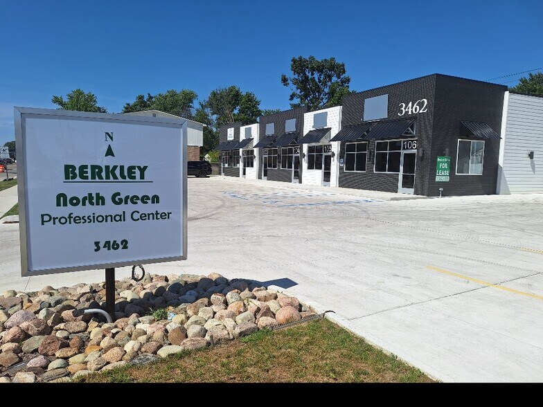 Primary Photo Of 3462 Greenfield rd, Berkley Medical For Lease