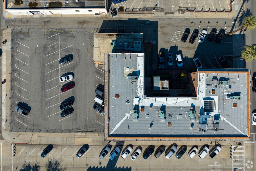 More Photos Of 1712 19th St, Bakersfield Office For Lease