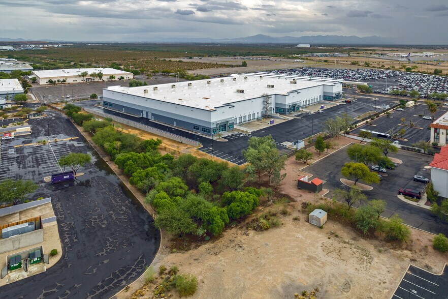 More Photos Of 2717 E Corona Rd, Tucson Warehouse For Lease