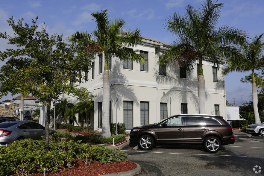 More Photos Of 5920 Pan American Blvd, North Port Medical For Lease