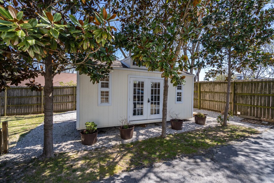 More Photos Of 306 N Main St, Bentonville Hospitality For Sale