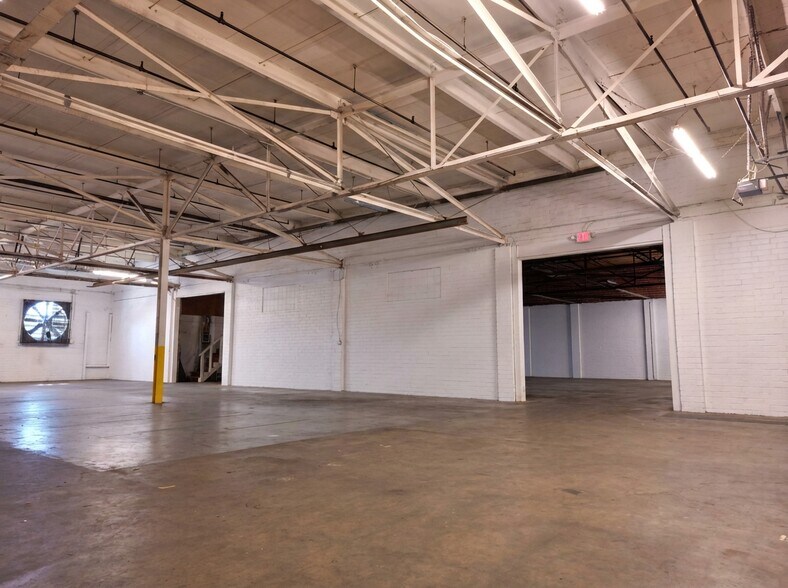 More Photos Of 2404 Hubbard St, Jacksonville Warehouse For Lease
