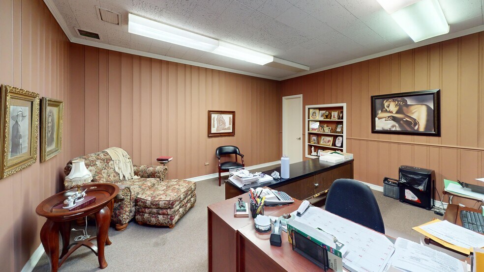 More Photos Of 110 N Main St, Henderson Office For Sale
