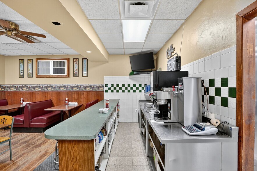 More Photos Of 550 McKeesport Rd, Elizabeth Freestanding For Sale