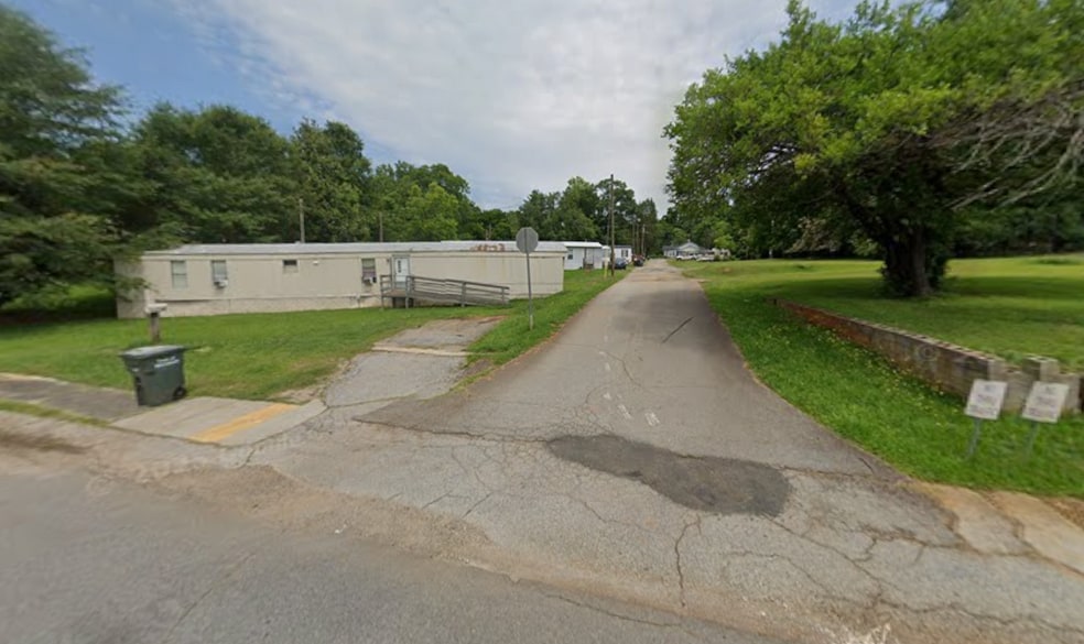 Primary Photo Of 400 Drayton St, Winnsboro Multifamily For Sale
