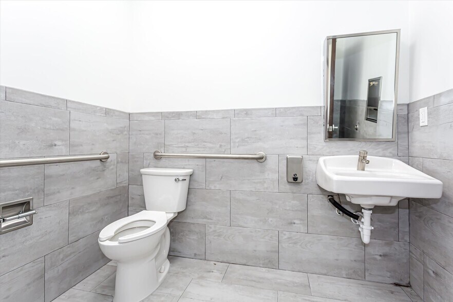 More Photos Of 14160 Horseshoe Bnd, Conroe Unknown For Lease