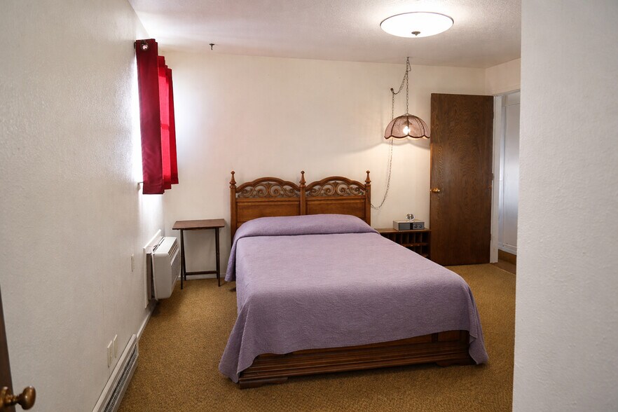 More Photos Of 304 College Ave, Levelland Hotel For Sale