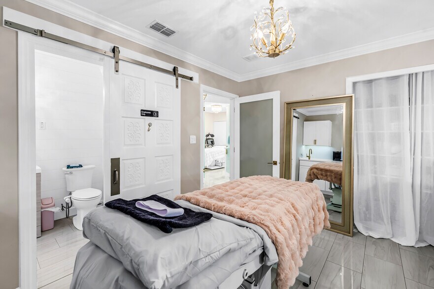 More Photos Of 2200 49th St N, Saint Petersburg Medical For Sale