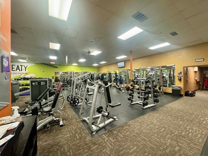 More Photos Of 2201-2207 Central Ave, Dodge City General Retail For Sale