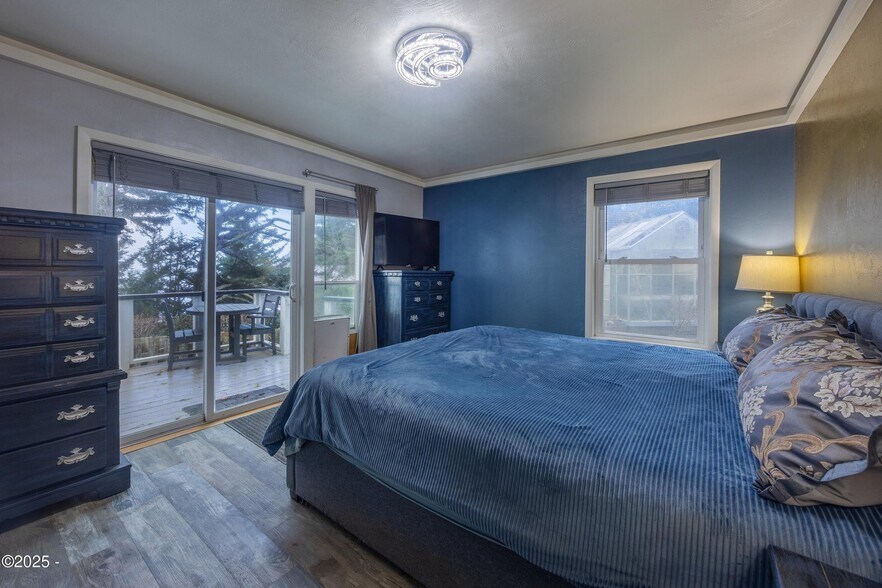 More Photos Of 4925 NW Woody Way, Newport Specialty For Sale