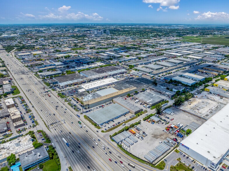 More Photos Of 7000 NW 77th ct, Miami Warehouse For Sale