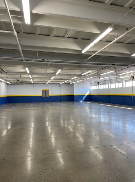 More Photos Of 306 Market St, Hartford Industrial For Lease