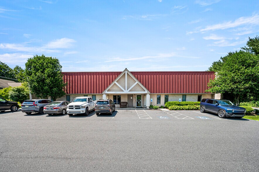 More Photos Of 51 S Pine St, Elverson Office For Sale