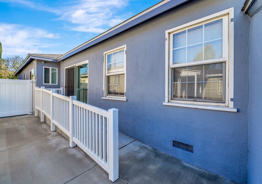 More Photos Of 6856 Hesperia Ave, Reseda Assisted Living For Sale