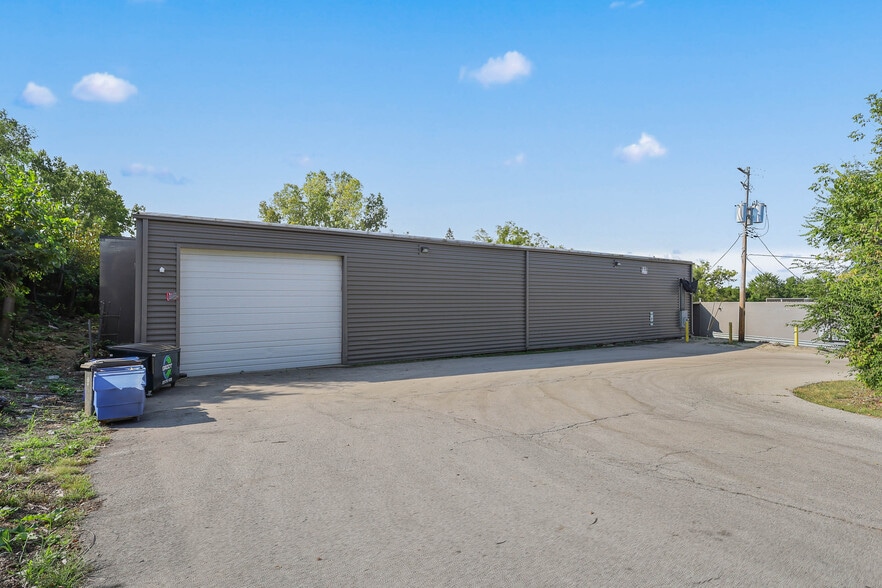 More Photos Of 85-125 Hankes Ave, Aurora Warehouse For Sale