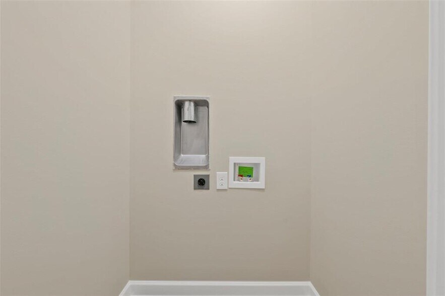 More Photos Of 721 Plano Rd, Bowling Green Apartments For Sale