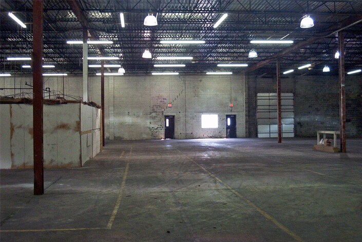 More Photos Of 7901 Yarnwood Ct, Springfield Warehouse For Lease