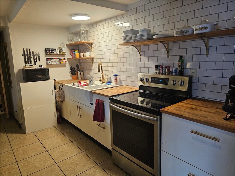 More Photos Of 106 E Tarpon Ave, Tarpon Springs Apartments For Sale