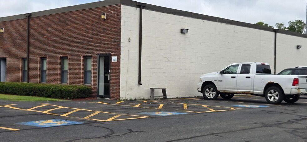 More Photos Of 50 Parker St, Newburyport Manufacturing For Lease