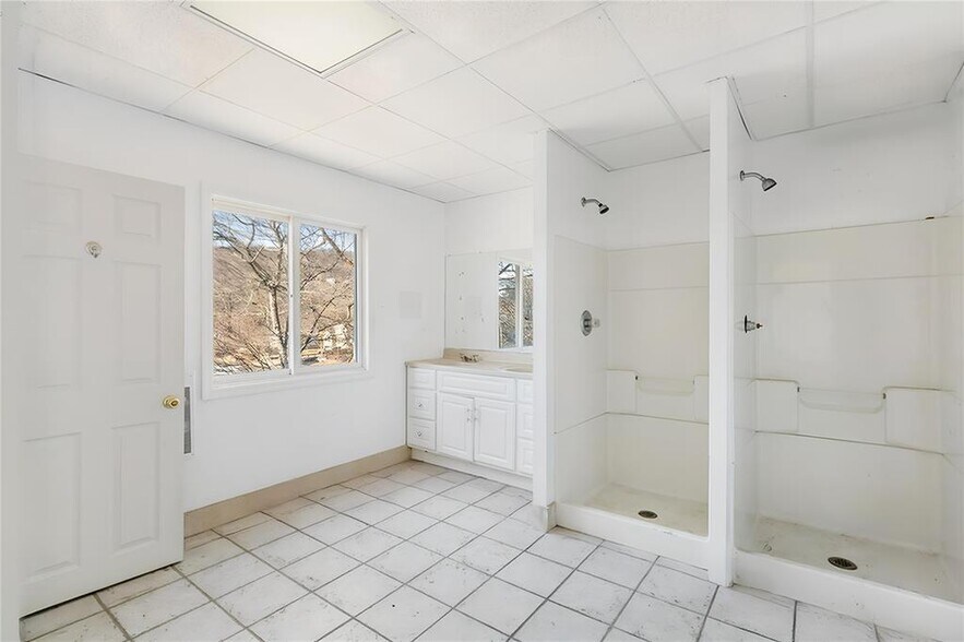 More Photos Of 123 Lake Dr, Lake Peekskill Storefront For Sale