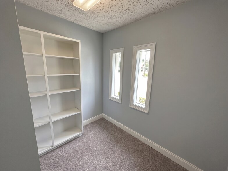 More Photos Of 6100 N Nebraska Ave, Tampa Office For Lease