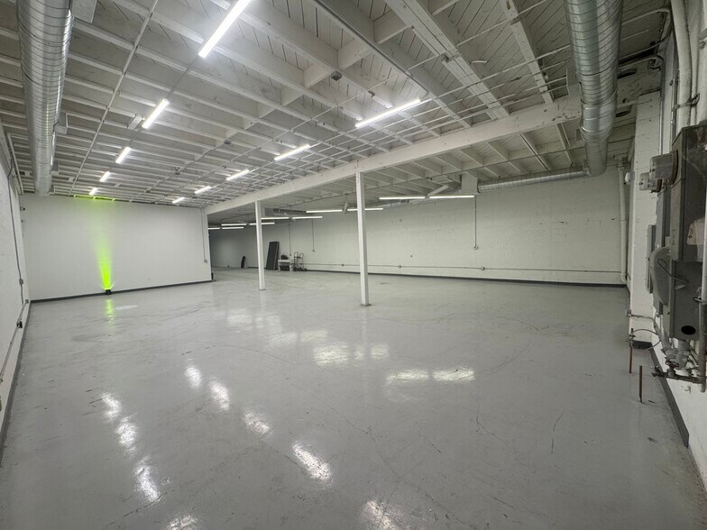 More Photos Of 1412 S Gerhart Ave, Commerce Warehouse For Lease