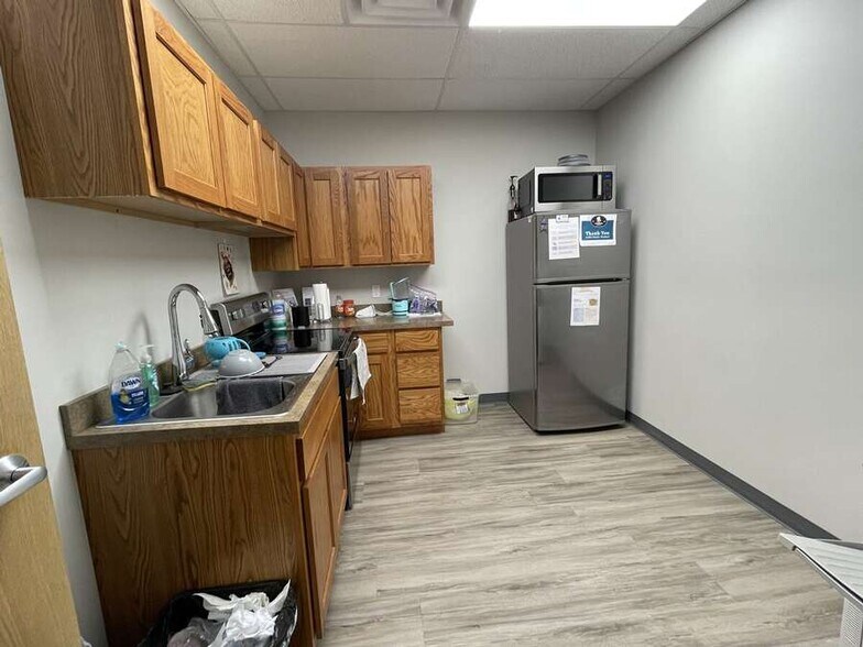 More Photos Of 927 J St, Burwell Flex For Sale