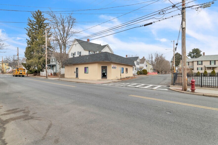 More Photos Of 94 Meadow St, Westfield Storefront Retail Office For Lease