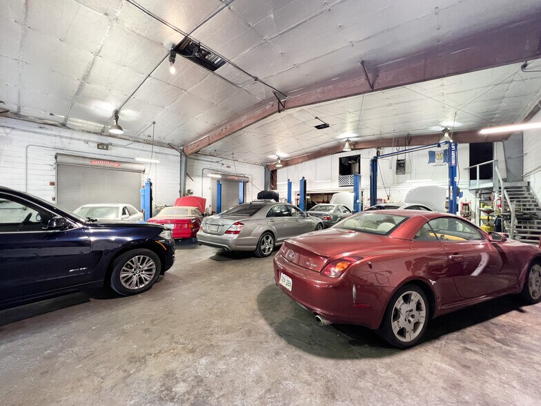 More Photos Of 3212 26th St, Metairie Auto Repair For Sale