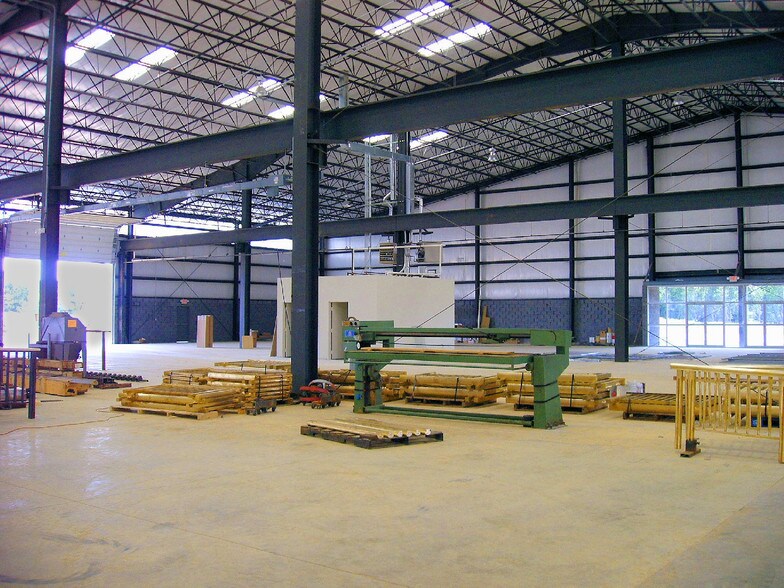 More Photos Of 520 Jack Enders Blvd, Berryville Flex For Lease