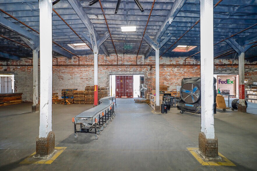More Photos Of 827 Douglas Ave, Portsmouth Warehouse For Lease