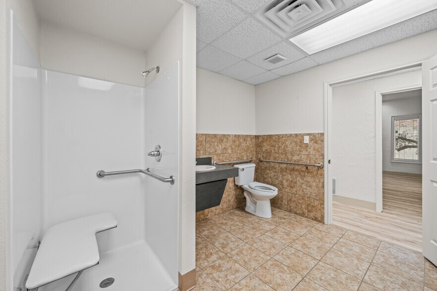 More Photos Of 1120 W Loop 289, Lubbock Medical For Lease