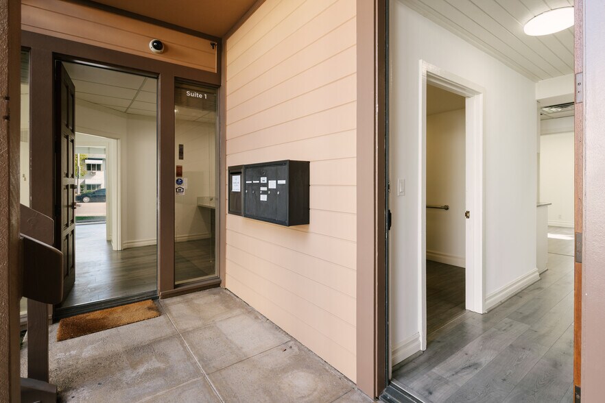 More Photos Of 2505 Canada Blvd, Glendale Office For Lease