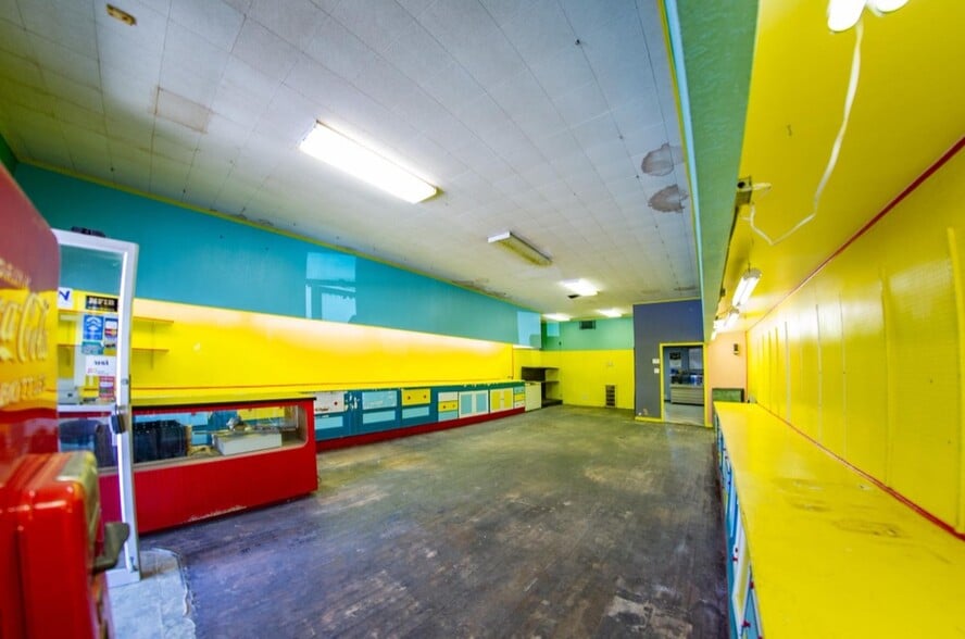 More Photos Of 1222 Main St, Commerce General Retail For Sale