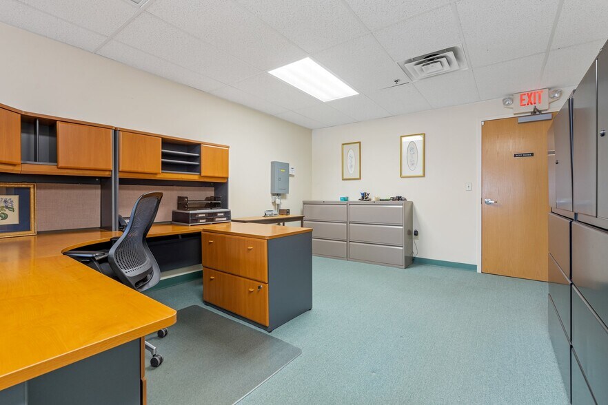 More Photos Of 939-941 Salem St, Groveland Storefront Retail Office For Sale