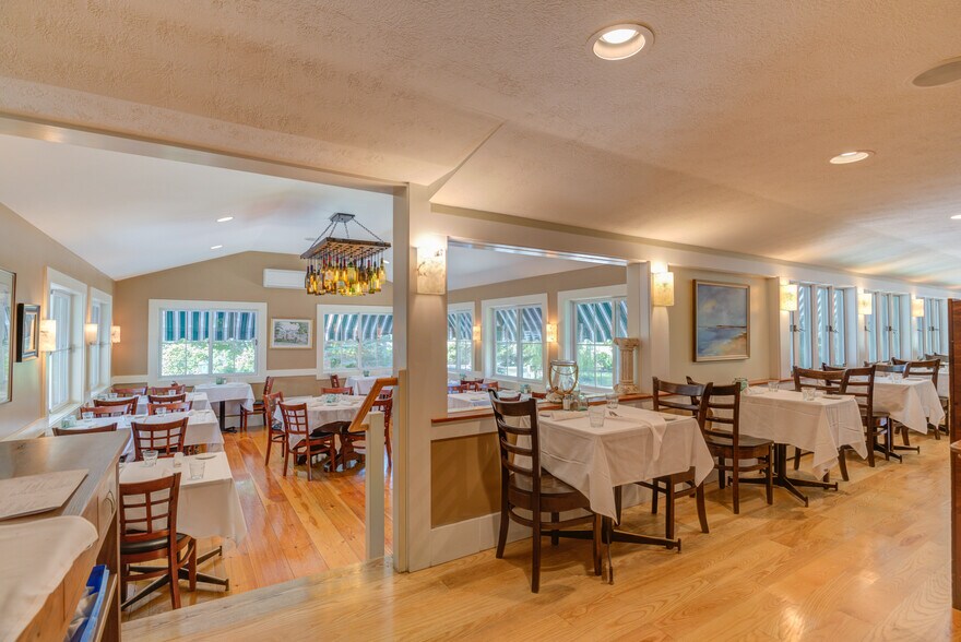 More Photos Of 200 Shore Rd, Ogunquit Restaurant For Sale