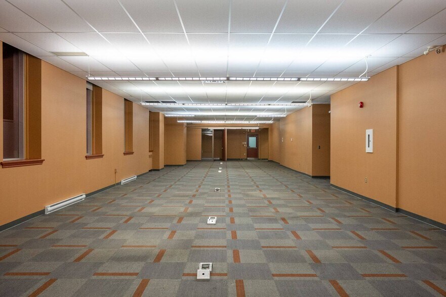 More Photos Of 93 Cedar St, Sudbury Office For Sale