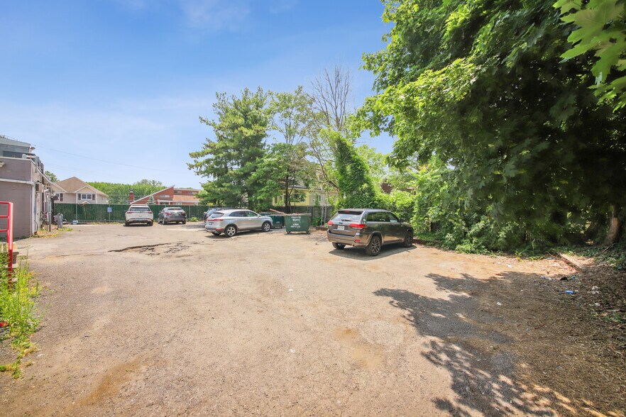 More Photos Of 56 Seguine Ave, Staten Island Storefront Retail Office For Sale