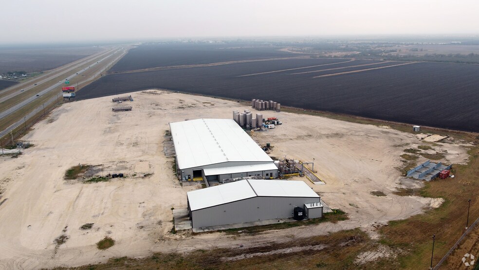 More Photos Of 6291 S Interstate Highway 37, Mathis Warehouse For Lease