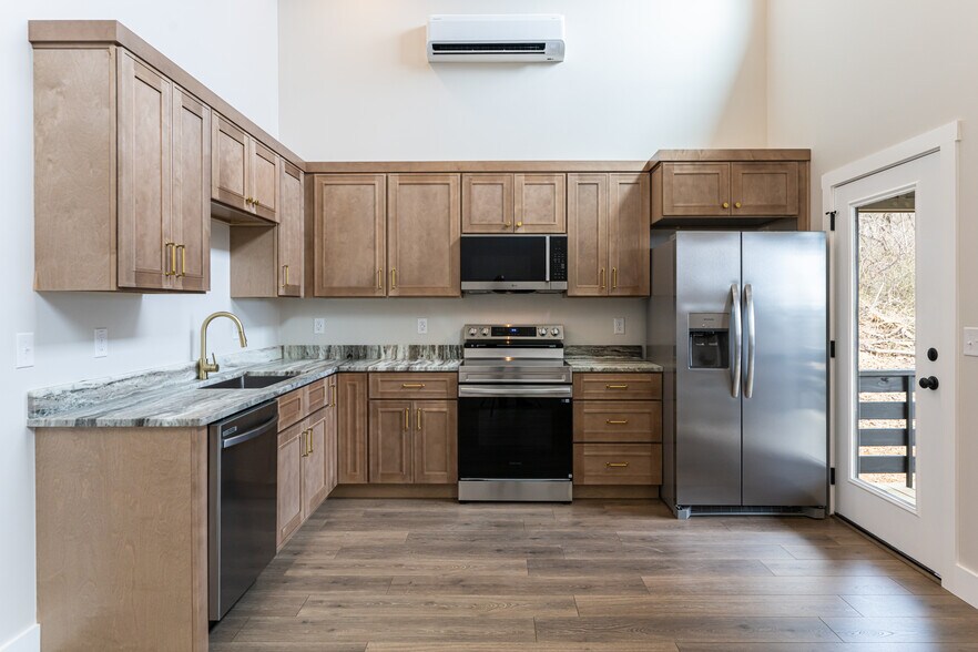 More Photos Of 153 Hackleburg Ln, Hendersonville Multifamily For Sale
