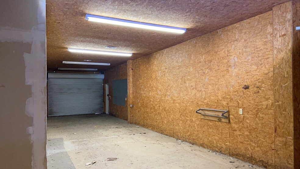 More Photos Of 12373 Scarsdale Blvd, Houston Unknown For Lease