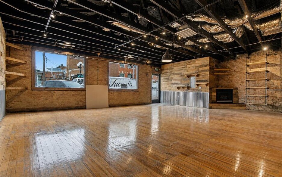 More Photos Of 122 N Main St, Washington General Retail For Lease