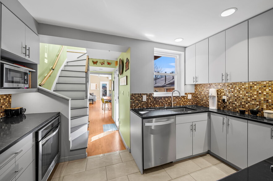 More Photos Of 1637 E Baltimore St, Baltimore Office Residential For Sale